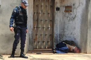 Homem foi detido por populares, agredido e preso em flagrante