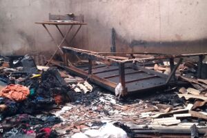 O incêndio destruiu por completo o imóvel e todos os pertences da família