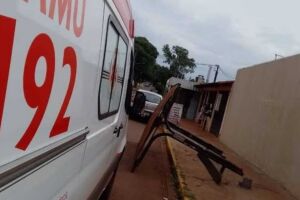 Ponto de ônibus após cair em cima de idosa