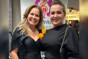 Adriane abraça nova presidente da BPW CG, Iane Milan 