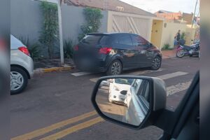 Trânsito caótico em frente ao Ceinf na Vila Marabá causa transtornos aos moradores