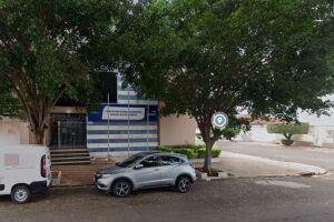 Ladrão é preso escondido entre telhado e cobertura de prédio público em Campo Grande