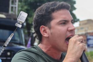 Petista não gostou de vacina alcançar mais gente 
