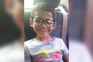 Após apelo, criança ganha óculos de advogado em Campo Grande
