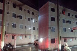 Incêndio que destruiu apartamento no Seminário foi causado por sobrecarga da fiação elétrica (vídeo)