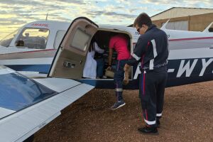 Bebê com síndrome respiratória é transferida de Miranda para UTI em Três Lagoas com apoio de avião