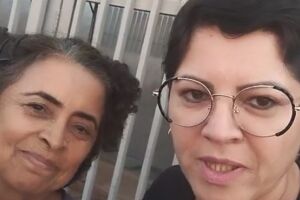 Karina e dona do aparelho celebraram 
