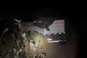 Caminhoneiro morre após bater em estrutura de ponte inacabada na BR-163