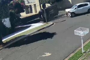 Polo capotou após a colisão