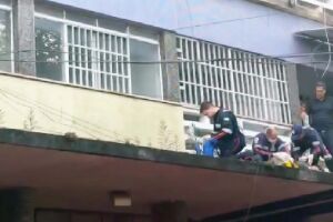 Homem é socorrido em estado grave após cair do 4&ordm; andar de prédio em Corumbá