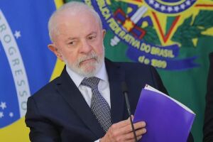 Deputado protocola pedido de impeachment de Lula por escândalo do INSS