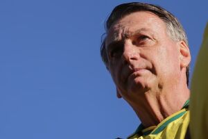 "Vexame": Bolsonaro diz ter vergonha de postura de Janja na China