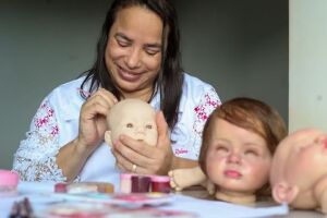 Saiba o que faz bonecas ou 'bebê reborn' realistas custarem até R$ 12 mil