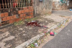Família de jovem assassinado no Tiradentes cobra justiça e prisão de suspeito (vídeo)