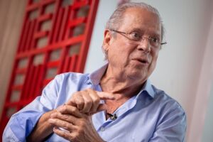 "Bolsonaro choraminga com medo da prisão, eu enfrentei", diz José Dirceu (vídeo)