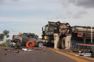 Tentativa de ultrapassagem causou acidente com duas mortes na BR-262, em Campo Grande (vídeo)