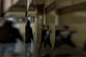 Aluno e professor discutem e saem na porrada na saída de escola (vídeo)