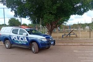 Ladrões ameaçam atirar em criança durante assalto em Ladário