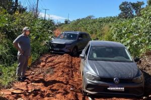Motoristas tentam desvio de obras no rodoanel e acabam em atoleiro no Jardim Veraneio