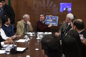 Riedel recebeu lideranças de Angélica 