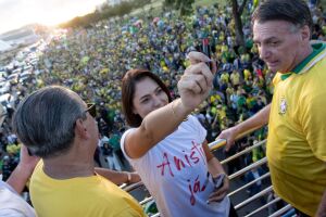 Bolsonaro testa fidelidade de aliados em novo ato contra cerco do STF