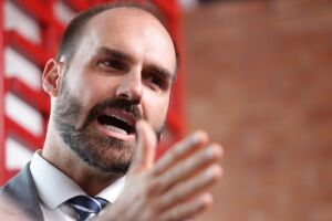 Eduardo Bolsonaro se manifesta sobre críticas de Lula (vídeo)