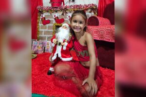 'Deram morfina para ela morrer aos poucos', diz mãe de criança atingida por portão em Campo Grande