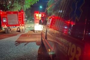 Pai e filha são levados a hospital após incêndio em residência em Aquidauana