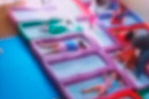 Monitora é flagrada agredindo crianças em Ceinf de Água Clara; cenas fortes (vídeo)