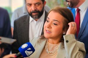 Adriane corta dinheiro de tudo, menos de supersalários, parentes e pastores