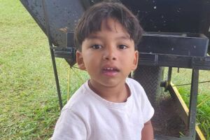 Mãe tenta arrecadar fundos para tratamento do filho com paralisia cerebral em Chapadão do Sul