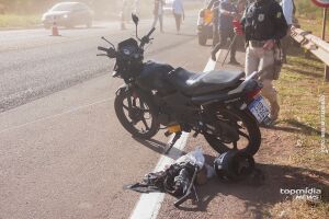 Piloto e garupa tiveram ferimentos graves 