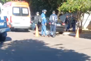 Motociclista morre ao ser arrastado por carro em cruzamento em Três Lagoas