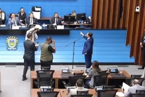Davi ficou irritado com interrupção de Kemp 