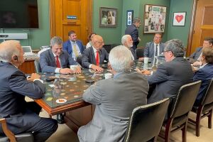 Nelsinho e colegas em conversa com senador Tillis 