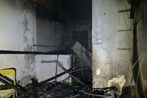 O imóvel foi completamente destruído pelo incêndio 