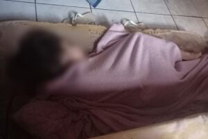 Sem cama, comida e cobertores, mãe enfrenta inverno com quatro filhos em Campo Grande (vídeo)