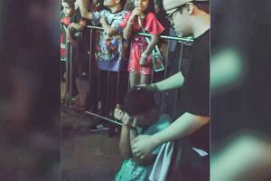 Isaac emocionado no show do João Gomes