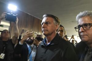 Sob pena de prisão, Bolsonaro tem até as 21h13 para responder Moraes