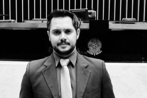 Jovem morto atropelado na Ernesto Geisel era assessor do deputado Roberto Hashioka