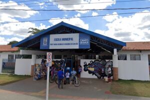 Crianças autistas ficam sem professora de apoio em volta às aulas em escola no Paulo Coelho Machado