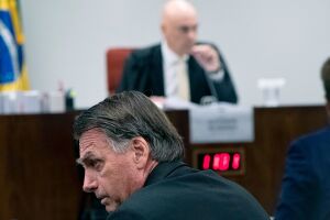 Com Bolsonaro e aliados no banco dos réus, STF inicia julgamento por tentativa de golpe