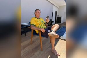 Ex-presidente se queixa de soluços e está triste