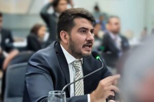 Vereador chama de privil&eacute;gio para servidores 