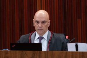 Moraes sobre prisão de Bolsonaro: "A Justiça é cega, mas não é tola"