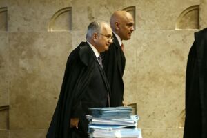 Fachin é eleito novo presidente do STF; Moraes será vice