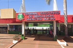 O condutor teria tirado o menor do veículo e o deixado sozinho 