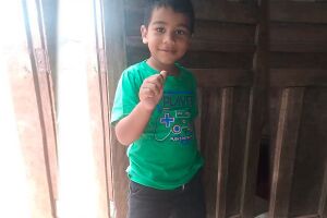 Criança com autismo, TDAH e TOD espera há 2 anos por professora de apoio em escola no Noroeste