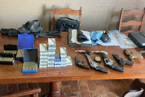Armas e munições apreendidas na ação de hoje