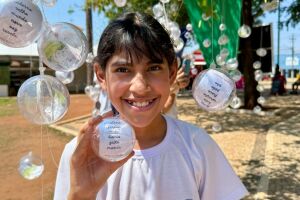 Crianças indígenas se emocionam com aldravias na Feira Literária: 'feliz de ver meu verso lá'